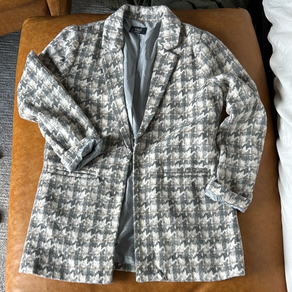 Vici Black And Gray Patterned Jacket - image 1
